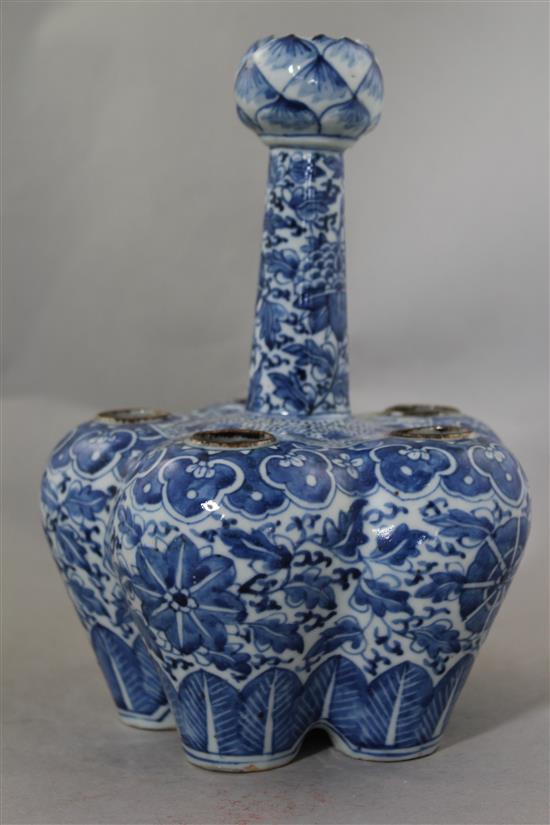 A Chinese blue and white garlic neck tulip vase, 19th century, 24.5cm